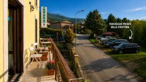 a street with cars parked on the side of a building at Complesso Turistico Aurora - camere & Appartamenti in Poggio Picenze