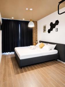 a bedroom with a bed and a black curtain at Musa in Valencia