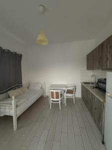 a kitchen with a bed and a table with chairs at Klouvas apartment in Klouvas