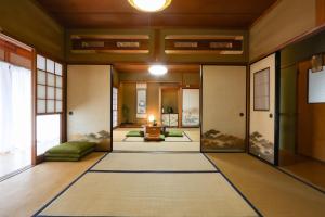 a room with a hallway with carpeted floors at 民泊 Vacation rental "Tajimi-jyuku Kitaya" Base for trips to Ghibli Park,Tsumago-juku,Magome-juku in Tajimi