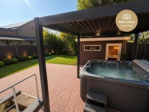 a hot tub in the backyard of a house at Pulheim Living 5 in Pulheim