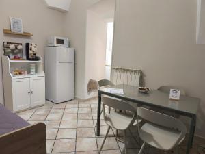 a kitchen with a table with chairs and a refrigerator at Nalusa Home in Sarno +40 photos