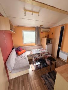 a small room with a couch and a table at Vickys Walls Bungalow in Pataias