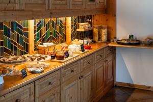 a kitchen counter with a lot of food on it at Meublè Siesle in Sauris
