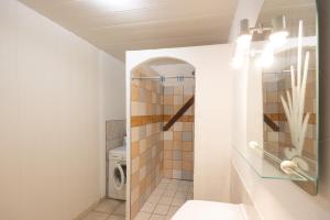a bathroom with a toilet and a sink at Appartement Aléria avec jardin in Aléria +15 photos