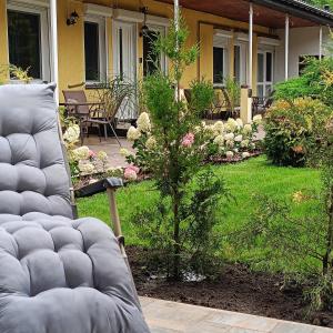 a couch sitting in a yard next to a house at Apartamenty 40 in Ciechocinek