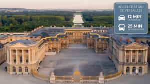 an aerial view of the palace of versailles at Les Caryatides - F3 lumineux proche Versailles in Guyancourt