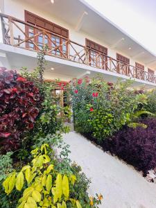 a building with a balcony and some plants at Cheff Hotel Vianuel in Kendwa