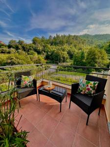 a patio with chairs and a table on a balcony at Agriturismo Yucca in Giustenice
