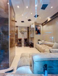 a large room with couches and a shower at فندق وفادة الزهراء in Baghdād