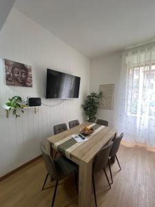 a dining room with a wooden table and chairs at Residence Emporium in Rome