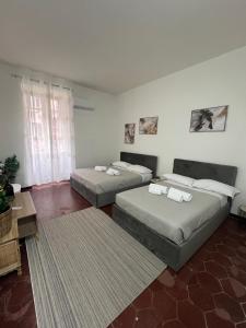 a room with two beds and two rugs at Residence Emporium in Rome