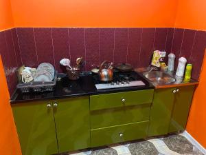 a kitchen with a stove and a green counter top at Blue wave in Itʼkhvisi