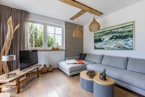 a living room with a couch and a tv at Freischwimmer in Wieck