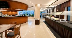 a restaurant with a long counter and a bar at Panorama in San Luis Potosí +48 photos