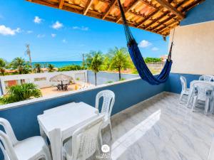 a dining room with a view of the ocean at Pousada On the Beach - Aquiraz/CE in Aquiraz