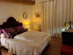 a bedroom with a bed in a room at la MORINNIERRE in Saint-Jean-de-Beugné