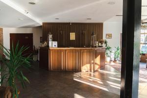 Zona de hol sau recepție la Hotel Regina