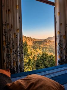 a window with a view of the grand canyon at Papa's Resort Dunhinda in Hinnarangahakumbura +4 photos