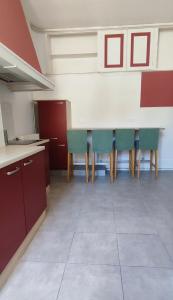 an empty kitchen with a table and chairs at Particulier & Pro - 4 chambres - 8 pers - Jaude avec parking privée in Clermont-Ferrand