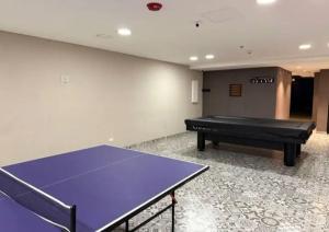 a ping pong table in an empty room with a ping pongetitive at Imperial house in Envigado