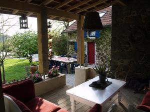 a patio with a white table and a table with flowers at Villa Felinas in Ahun