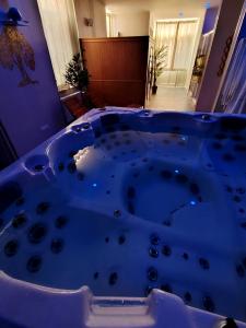 a jacuzzi tub in the middle of a room at LA BÂTISSE l'arbre gris in Le Grand-Abergement