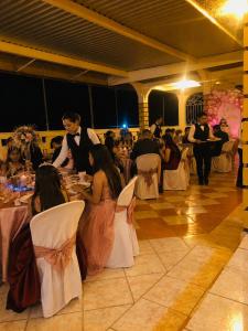 a group of people sitting at tables in a banquet hall at Terra Vista Hotel in El Guayabo