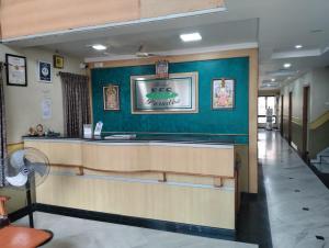 a fast food restaurant with a counter in a hallway at Hotel ESS Paradise in Coimbatore
