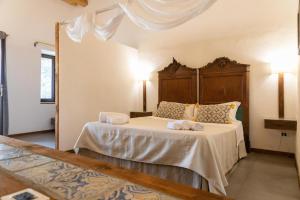 a bedroom with two beds and two lamps at Villa Borgo Musolino in Messina