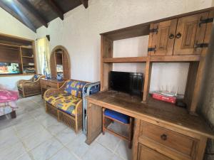 a living room with a desk with a tv and a couch at Quinta Luz de Luna in Jusnajal