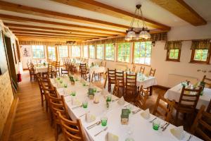 a dining room with white tables and chairs at Der Bodenbauer in Thörl