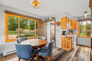 a kitchen and dining room with a table and chairs at Mustang in Clark