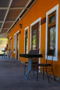 a table and chairs outside of a building at Buenas Vibras Hostería Rural in Chicoana