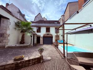 an external view of a house with a swimming pool at La Galerie - Mini Piscine - Bourges Originale in Bourges