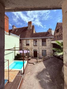 an external view of a house with a swimming pool at La Galerie - Mini Piscine - Bourges Originale in Bourges