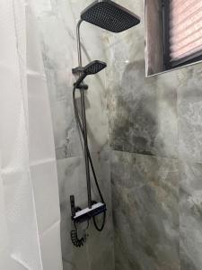 Bilik mandi di Lizet Guest House Areni