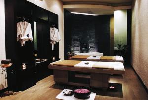 Java Paragon Hotel & Residences tesisinde bir odada yatak veya yataklar