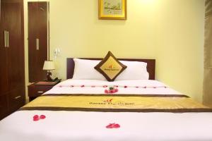 Rúm í herbergi á Danang Classic Hotel