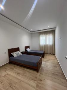 a bedroom with two beds in a room at Résidence Luna in Oran