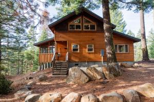 a log cabin in the woods with trees at Green Springs Inn in Ashland