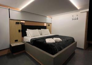 a bedroom with a bed with two towels on it at Hotel Biba Life - Chia in Chía