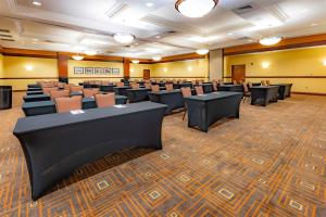 a conference room with desks and chairs in it at Drury Inn & Suites St. Louis Forest Park in Saint Louis +57 photos
