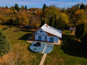 an aerial view of a house with a pool at Non stop apartman 2 in Kaposvár