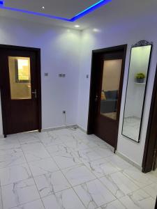 a room with two doors and a tile floor at Résidence SG2 in Thiès +2 photos