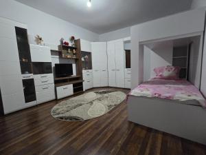 a bedroom with a bed with a pink comforter at casa TURNU RUIENI in Turnu Rueni
