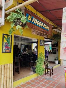 a restaurant with a yellow building with a sign at Apartamentos El paraiso cerca a Termales - cerca al centro - se aceptan mascotas in Santa Rosa de Cabal