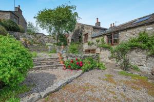 a stone house with stairs and flowers in a yard at 1 Bed in Richmond oc-44401 in Reeth