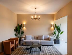 a living room with a couch and a table at Pérola Suítes Boutique Hotel in Luanda
