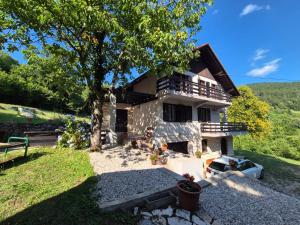 a house in the middle of a yard at Villa DORA in Vrbovsko